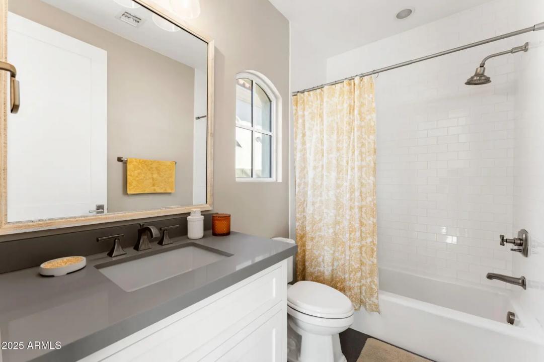 Real Estate Picture 14