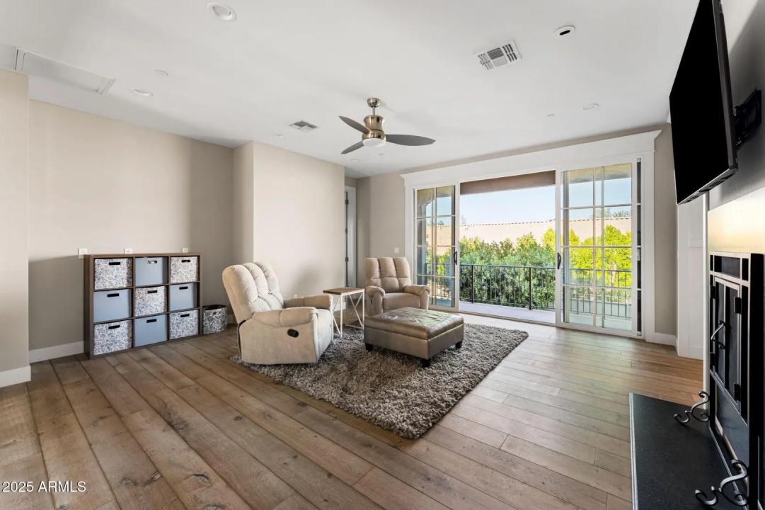 Real Estate Picture 17