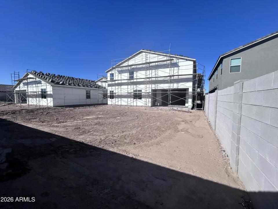 Real Estate Picture 8