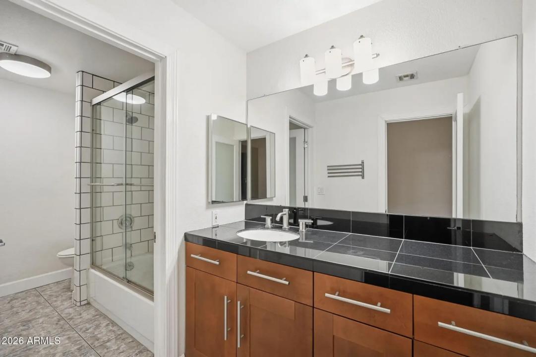 Real Estate Picture 11