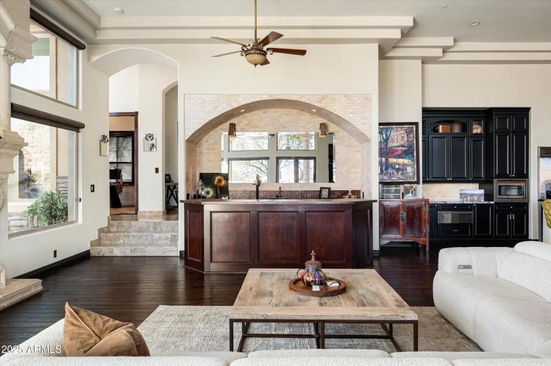 Real Estate Picture 9