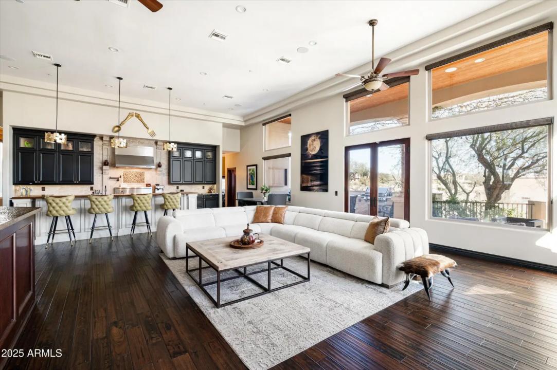 Real Estate Picture 8