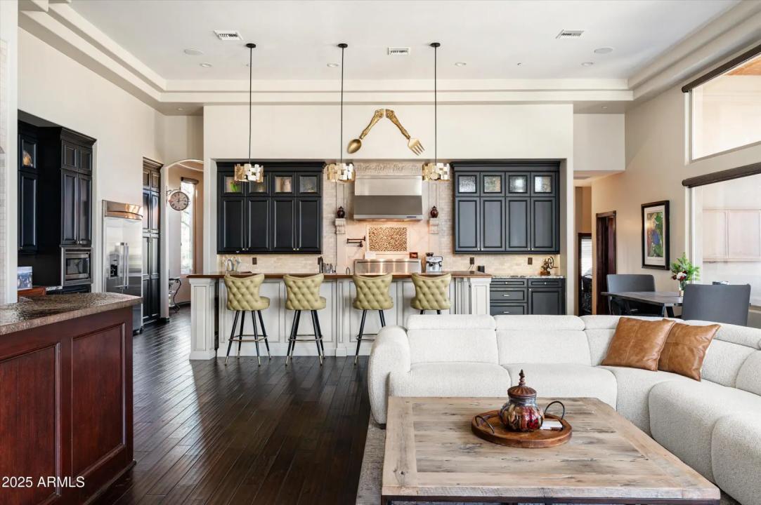 Real Estate Picture 10