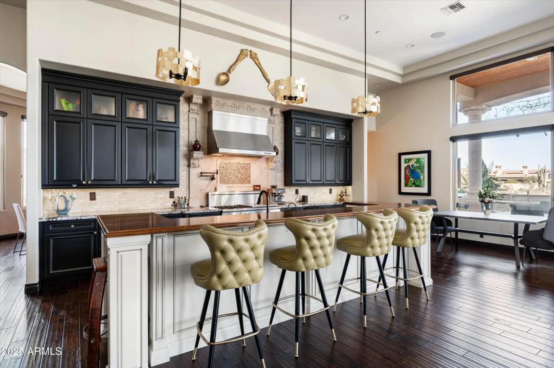 Real Estate Picture 12