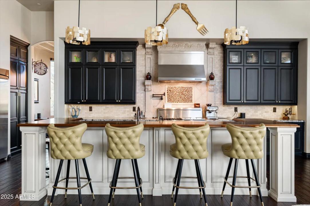 Real Estate Picture 11