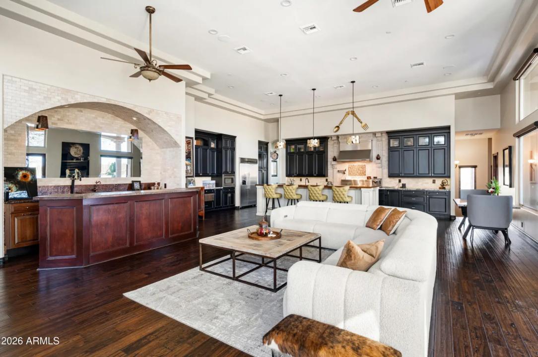 Real Estate Picture 10