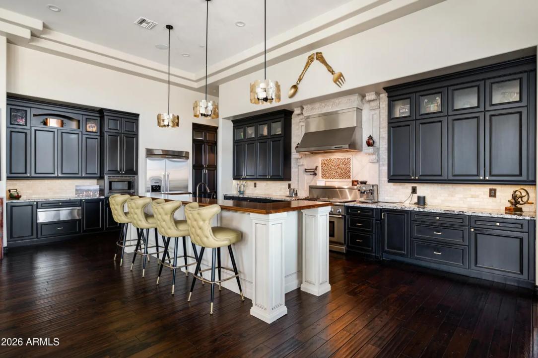 Real Estate Picture 11