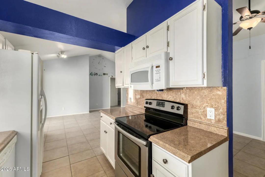 Real Estate Picture 4