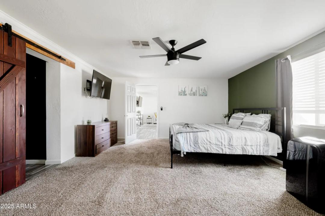 Real Estate Picture 14