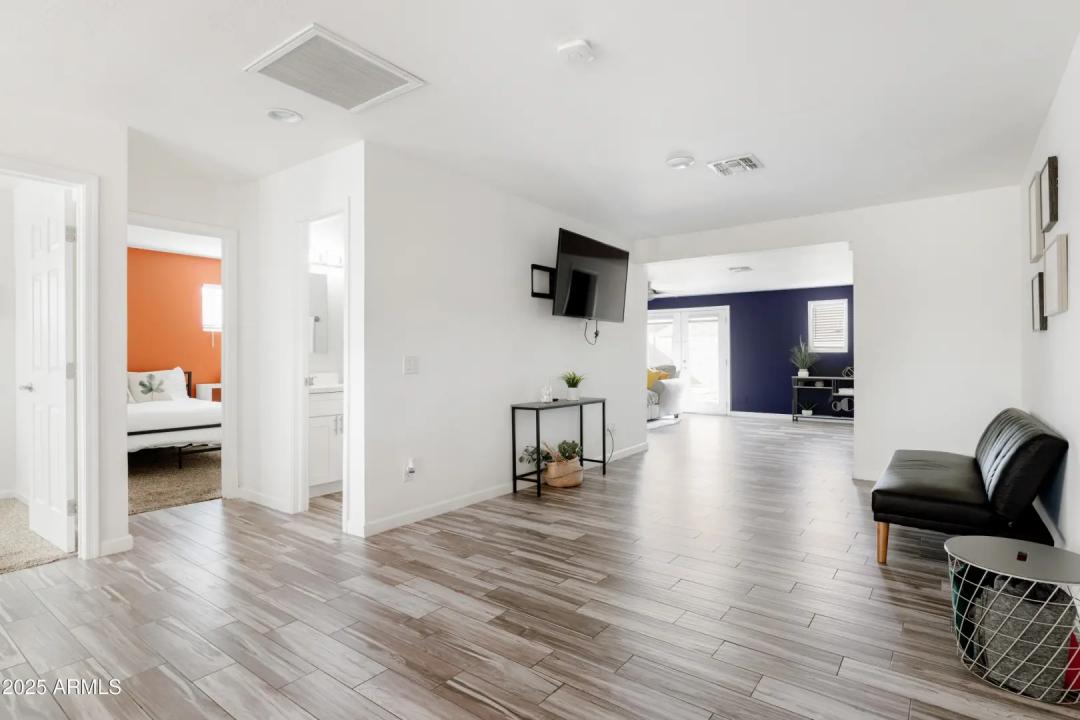 Real Estate Picture 9