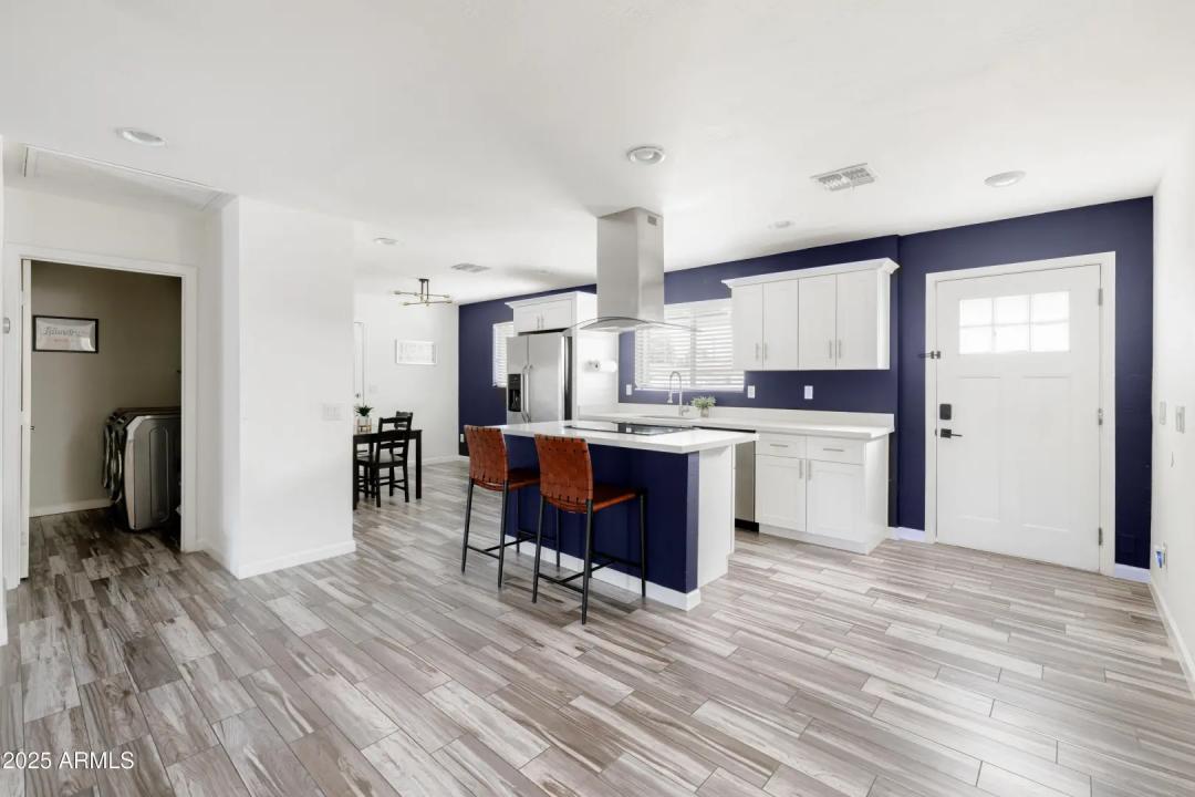 Real Estate Picture 3