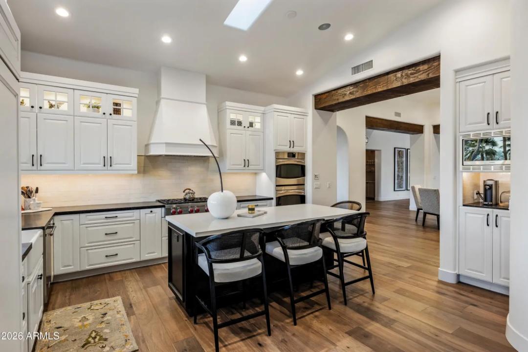 Real Estate Picture 16