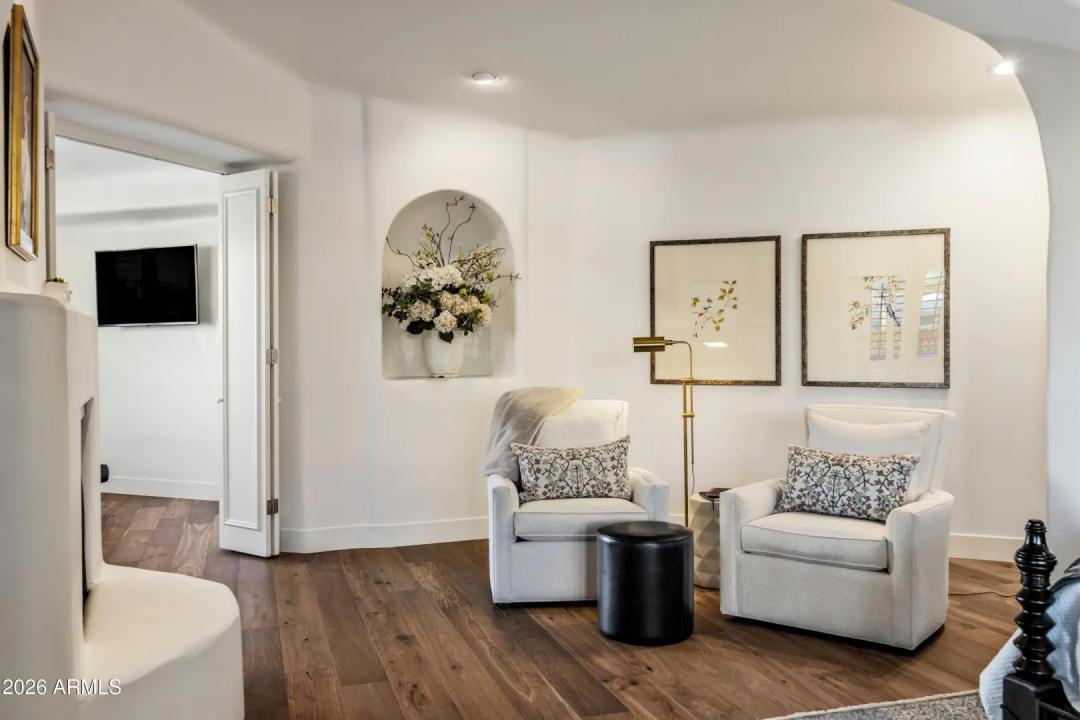 Real Estate Picture 23