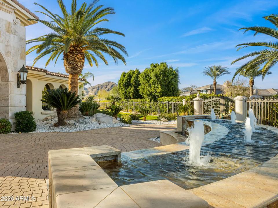 Real Estate Picture 4