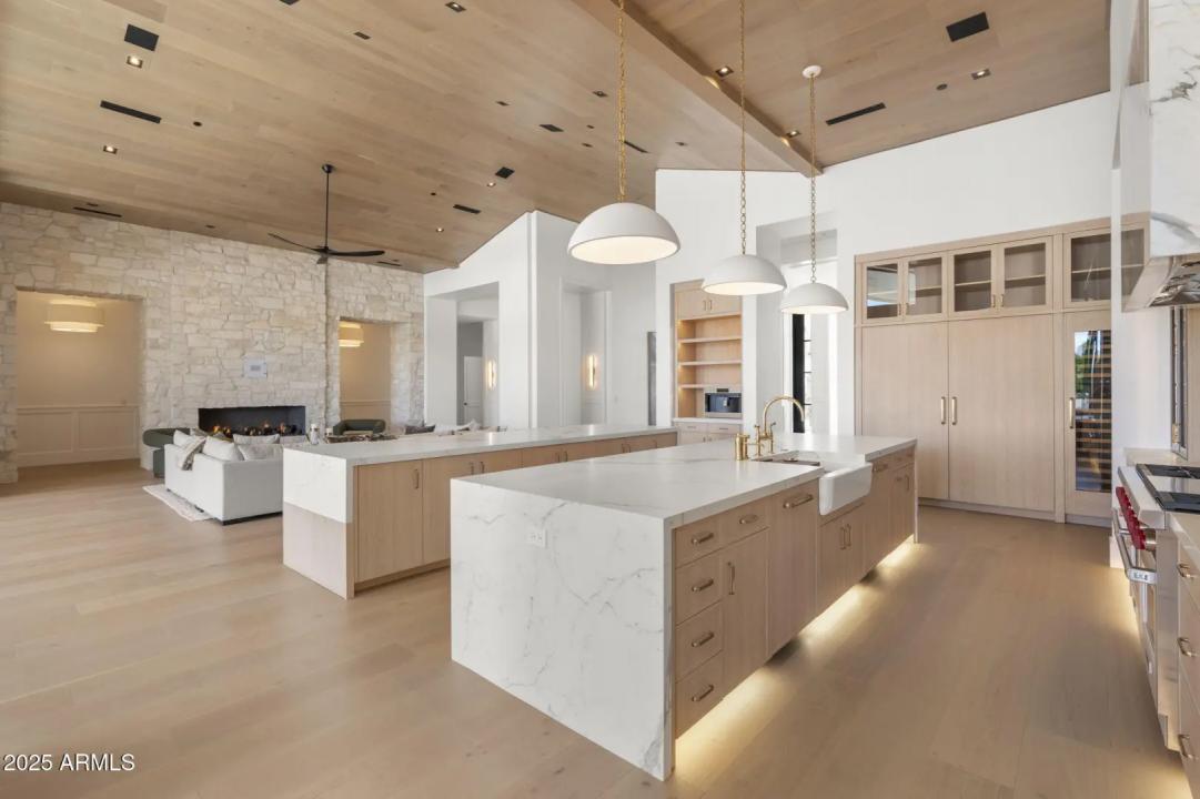 Real Estate Picture 16