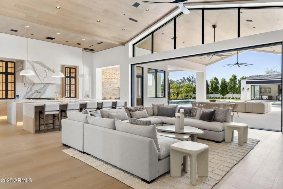 Real Estate Picture 12