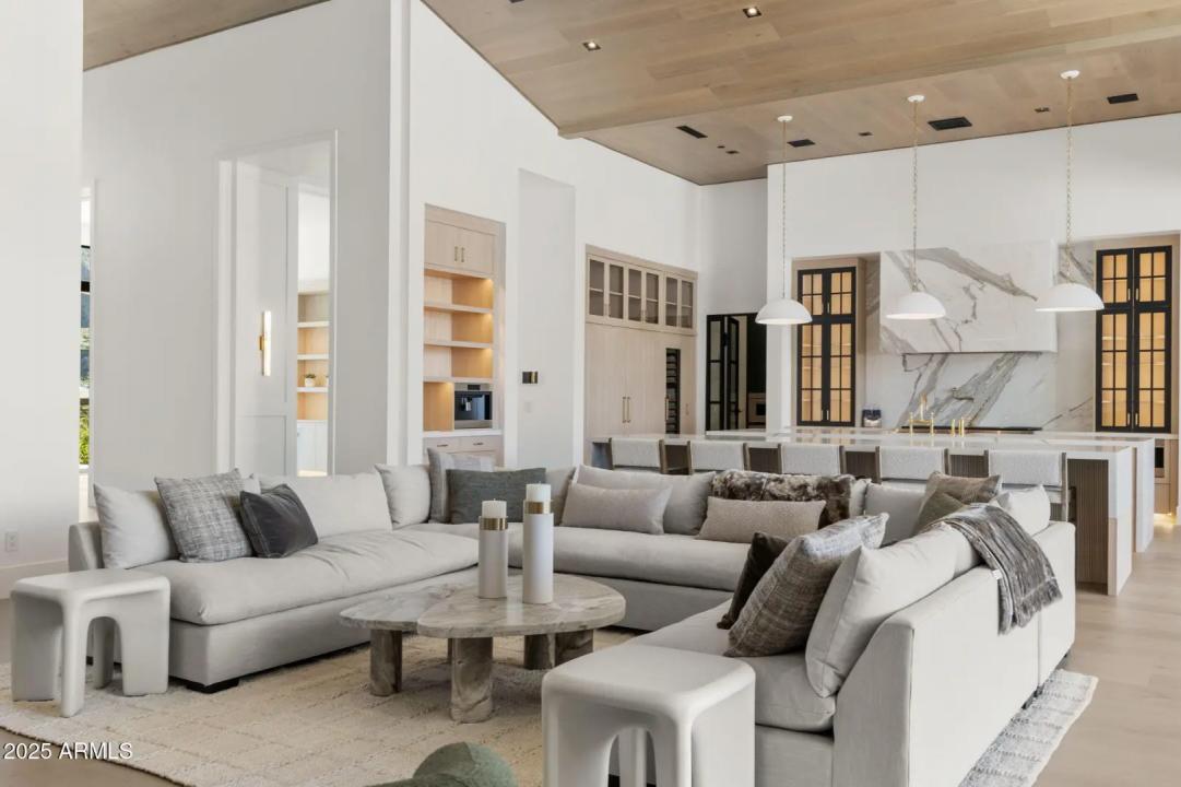 Real Estate Picture 11