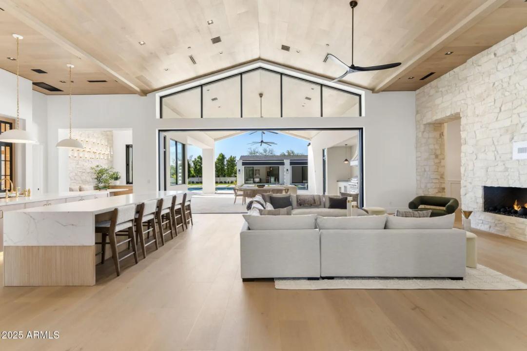 Real Estate Picture 10