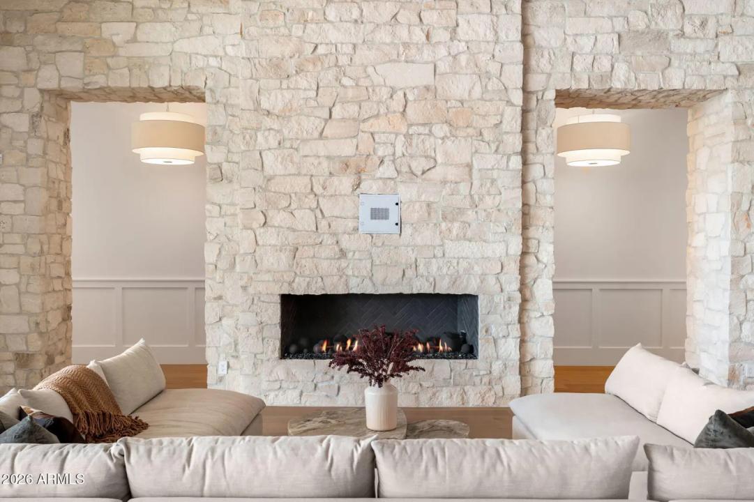 Real Estate Picture 12