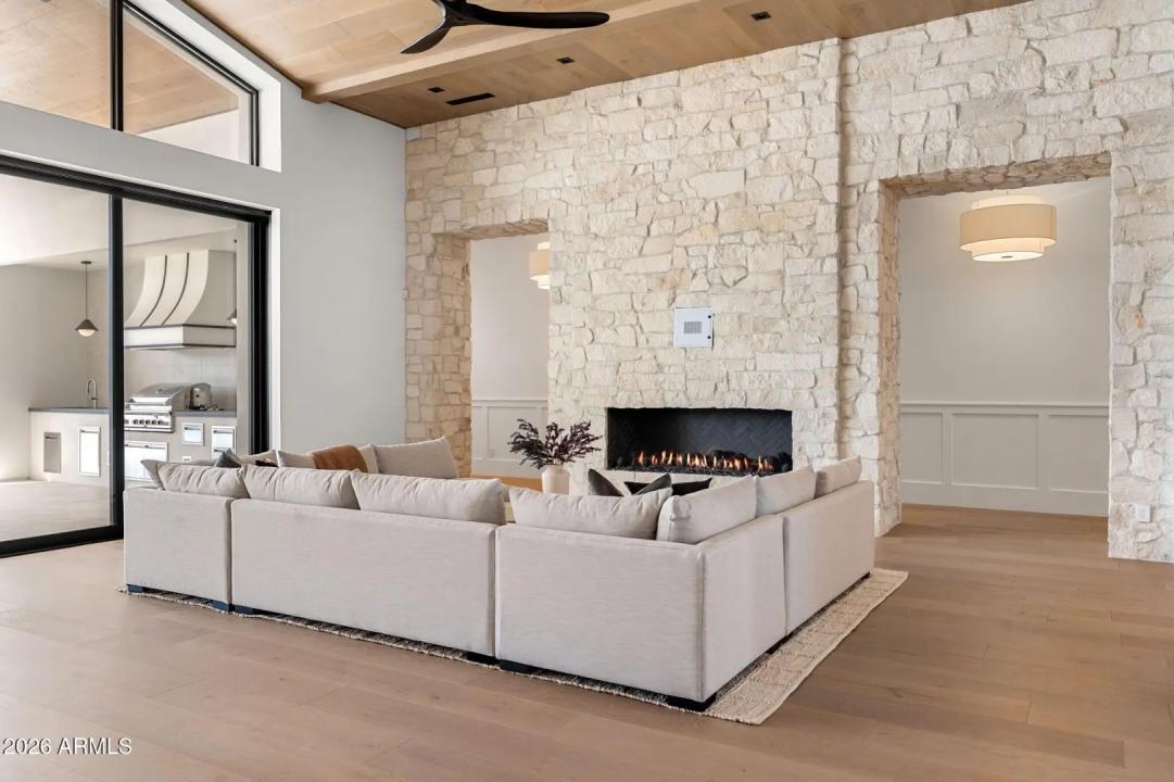 Real Estate Picture 15