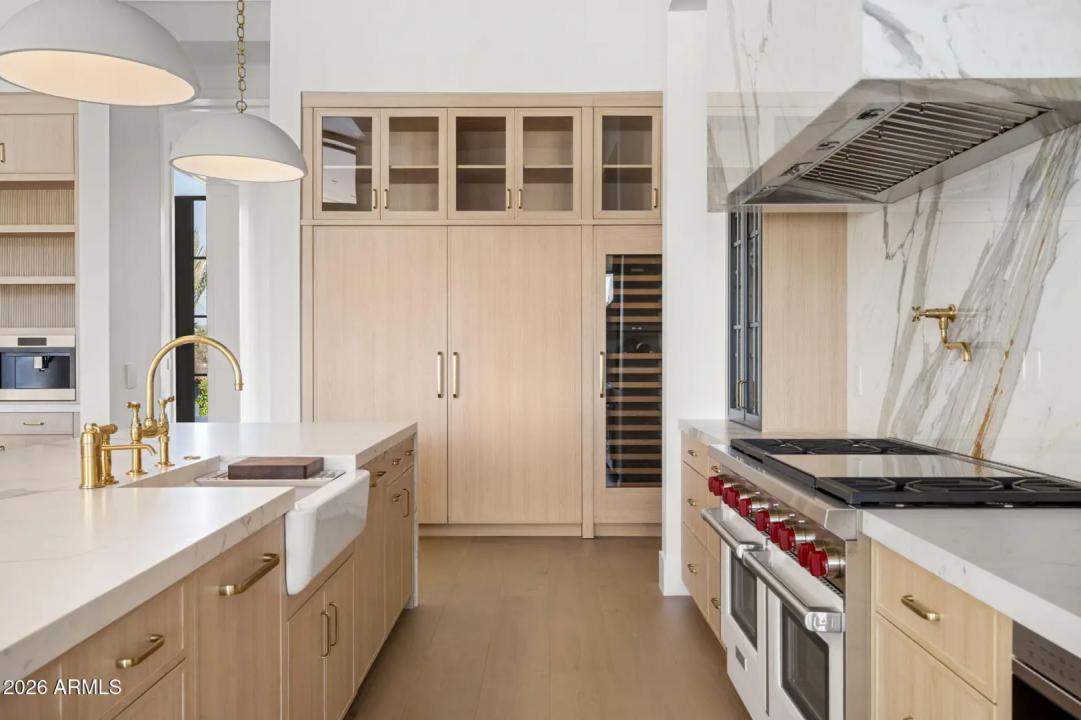 Real Estate Picture 24