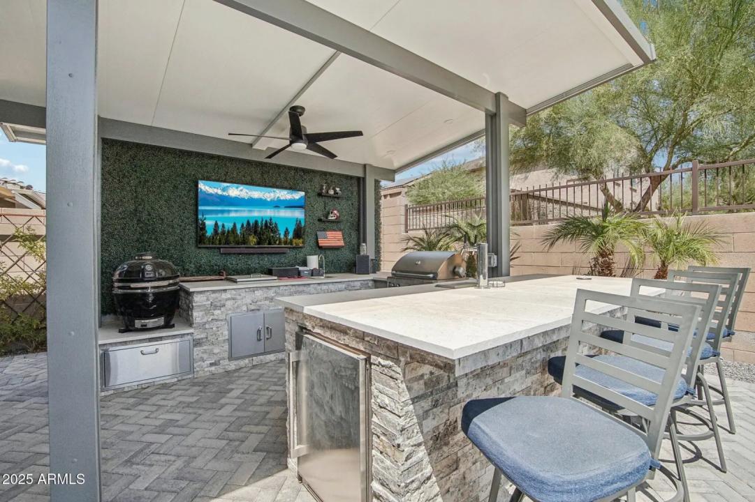 Real Estate Picture 3