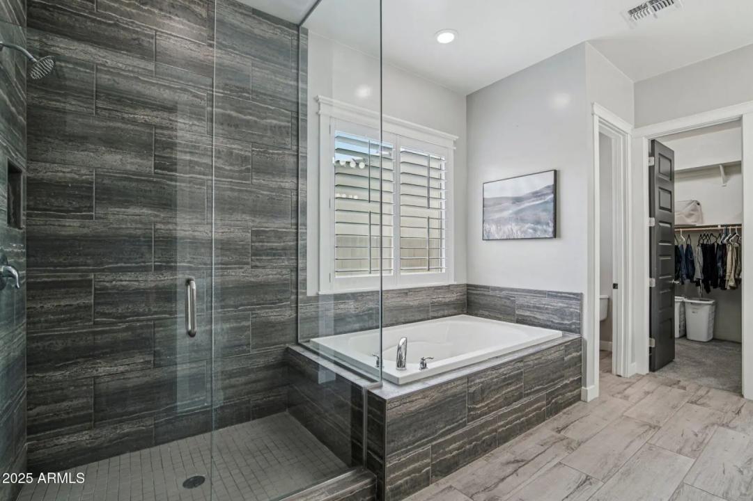 Real Estate Picture 18