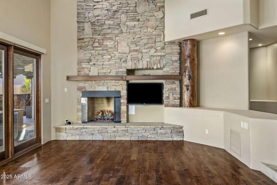 Real Estate Picture 9