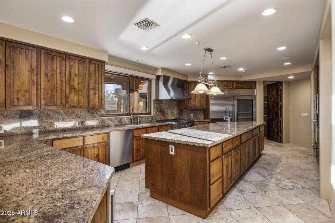 Real Estate Picture 12