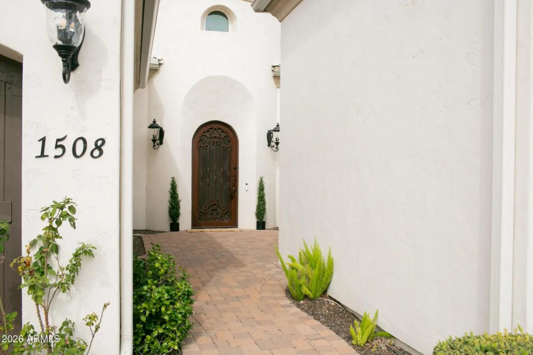 Real Estate Picture 7