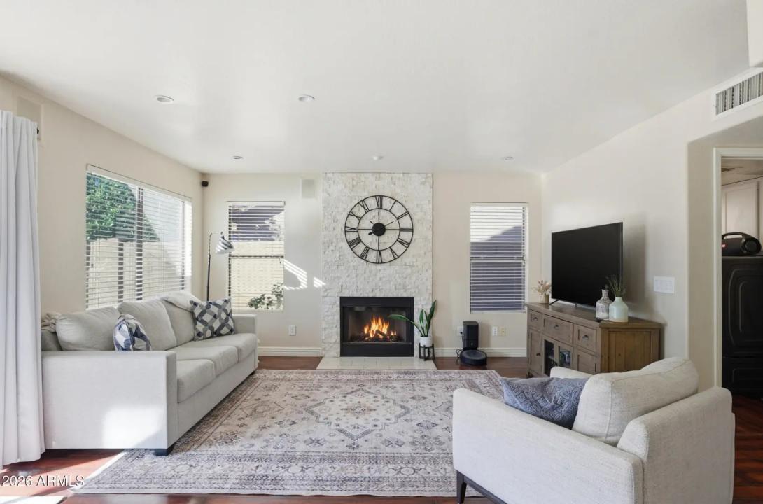 Real Estate Picture 7