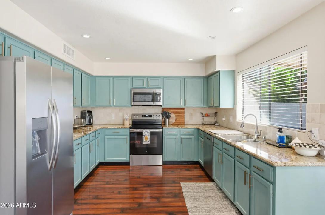 Real Estate Picture 3