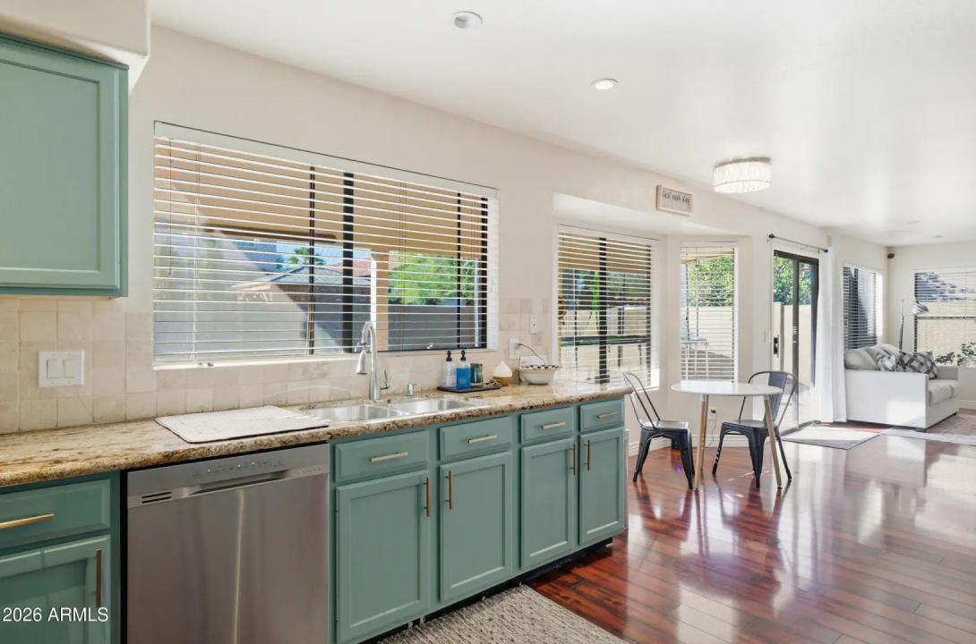 Real Estate Picture 5