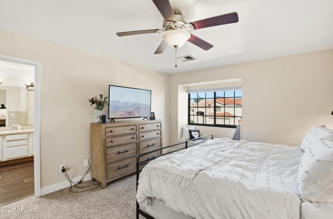 Real Estate Picture 17