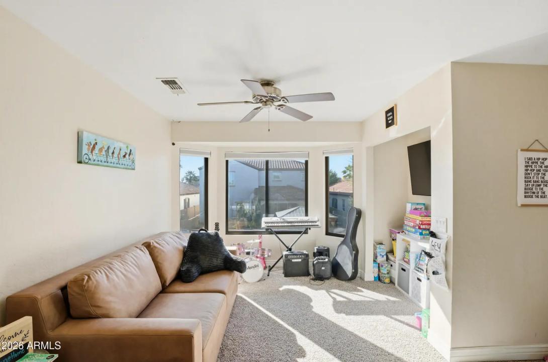 Real Estate Picture 14