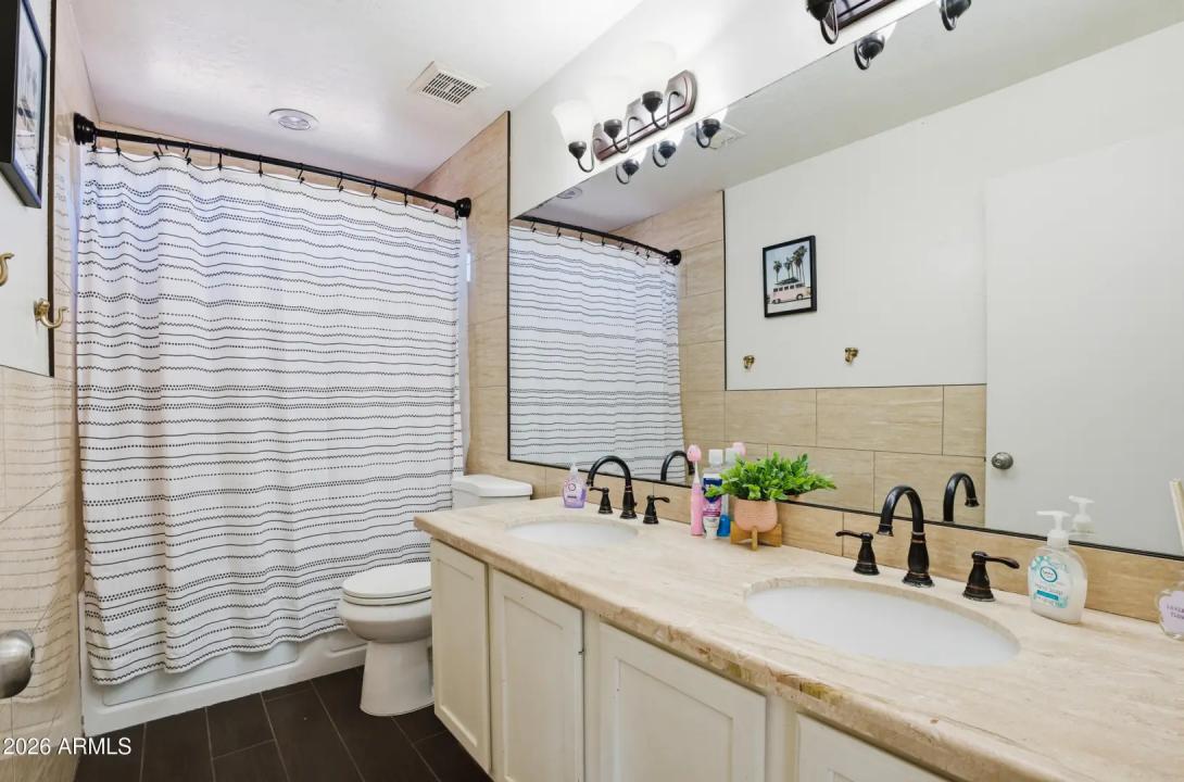 Real Estate Picture 22