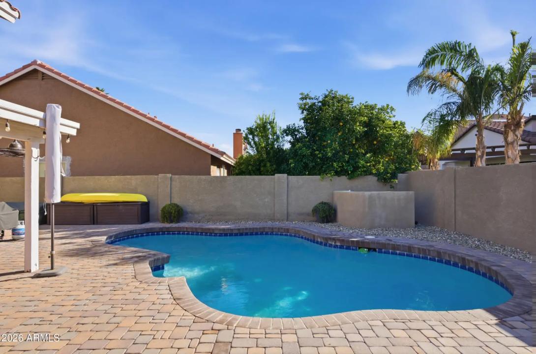 Real Estate Picture 30