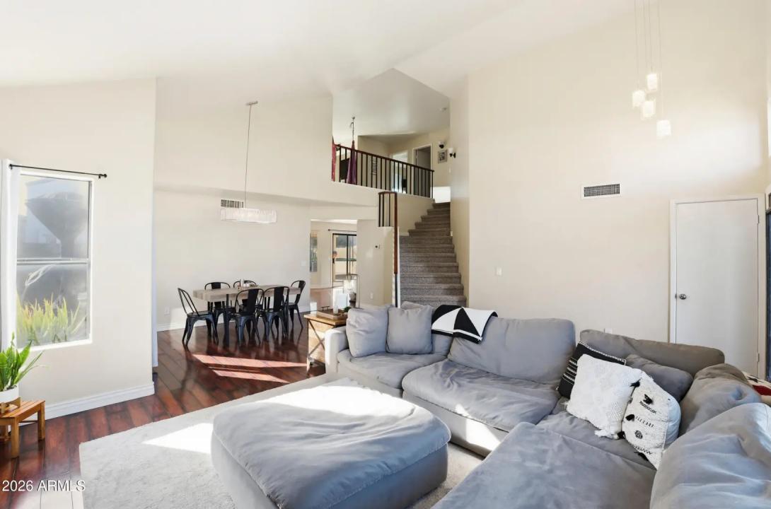 Real Estate Picture 12