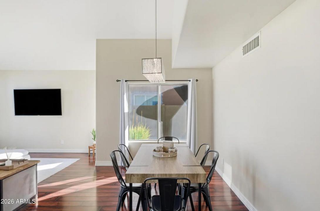 Real Estate Picture 10