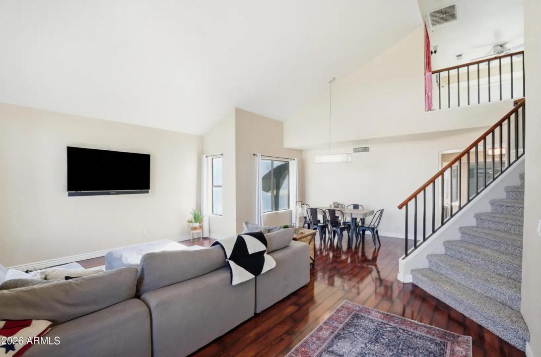 Real Estate Picture 11