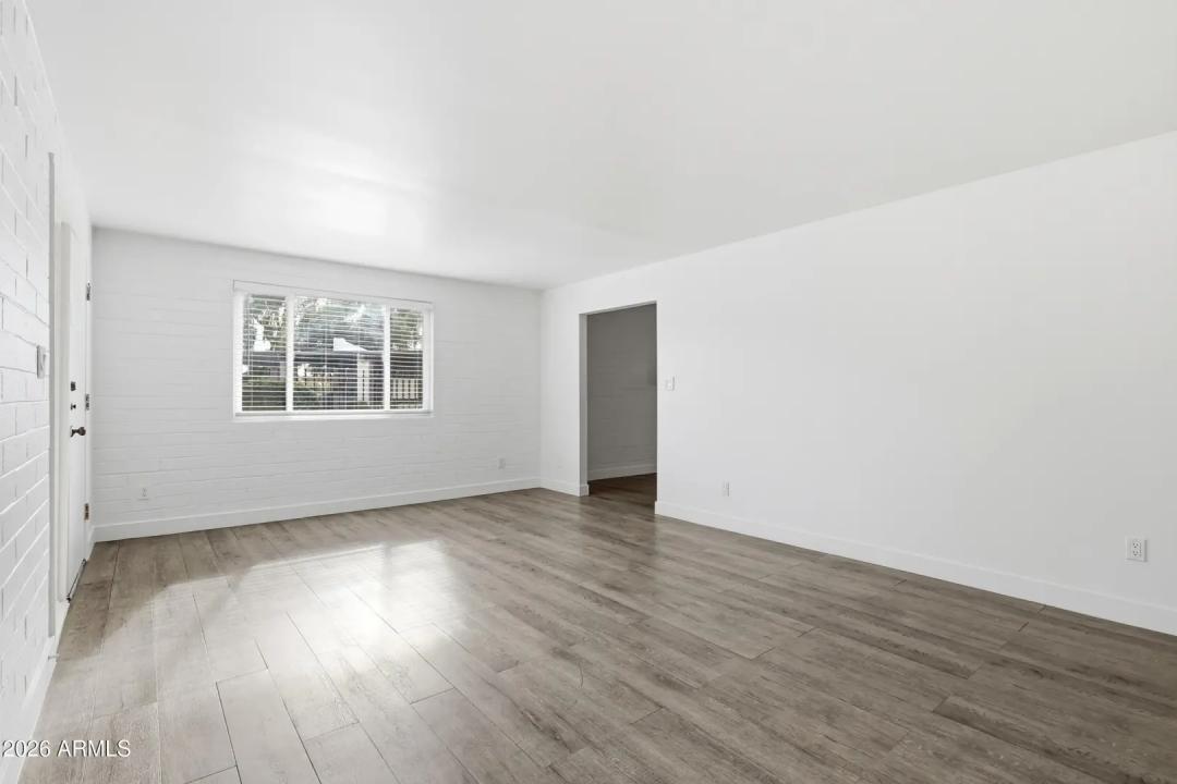 Real Estate Picture 5