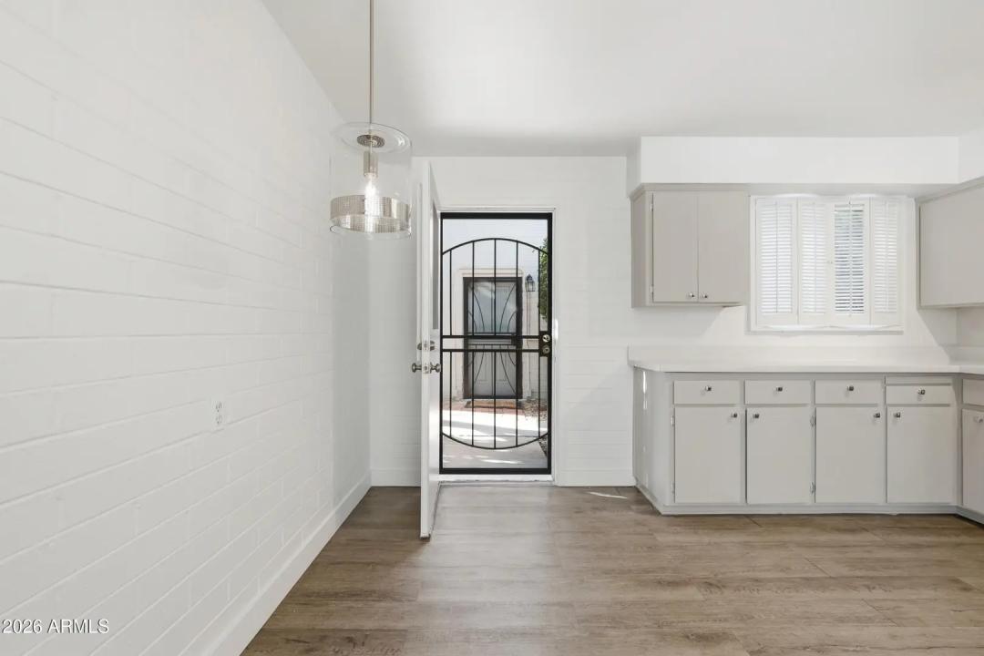 Real Estate Picture 8