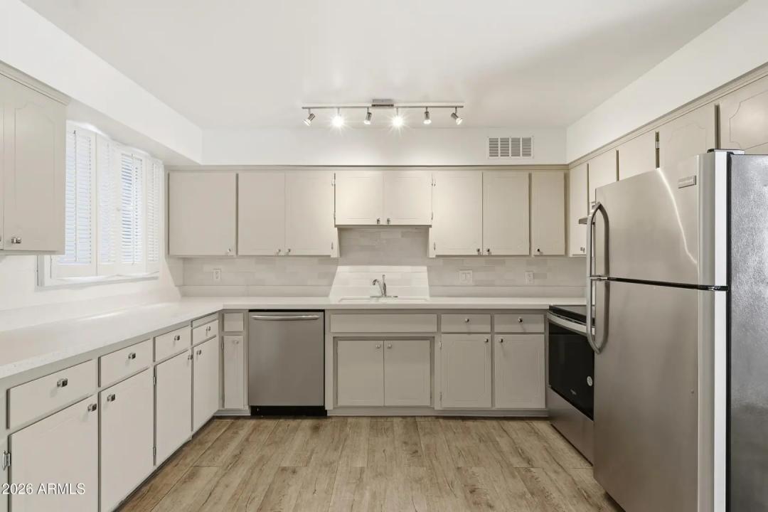 Real Estate Picture 7