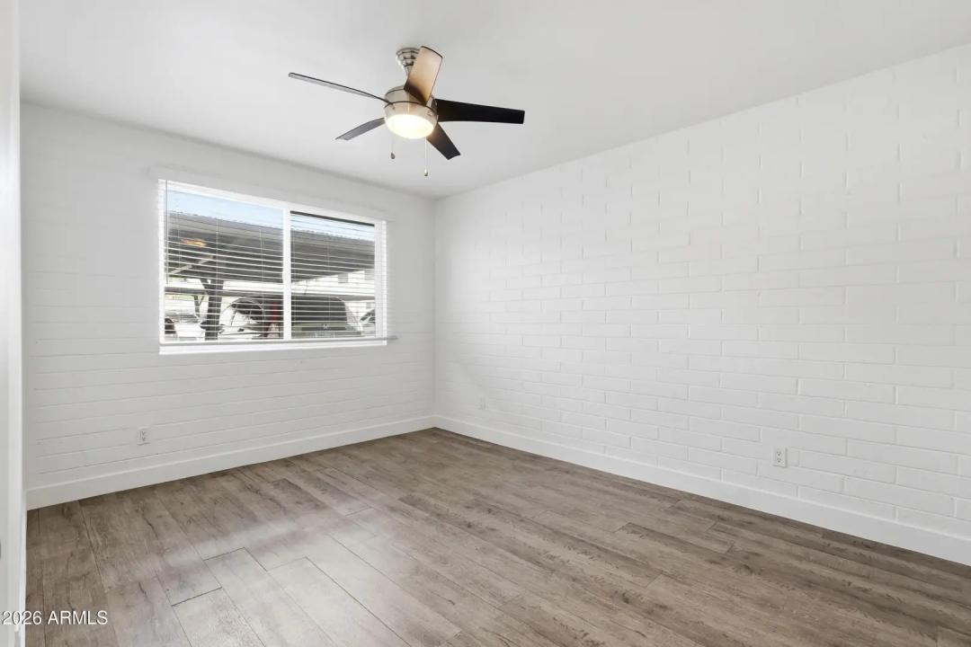 Real Estate Picture 16