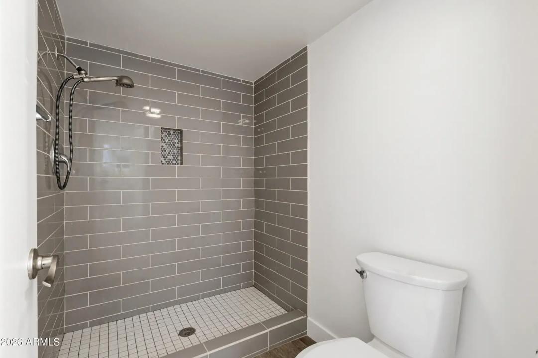 Real Estate Picture 15