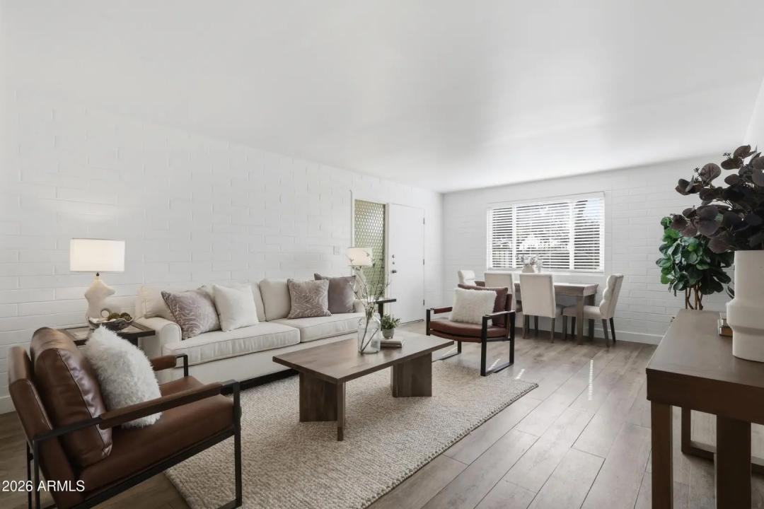 Real Estate Picture 4