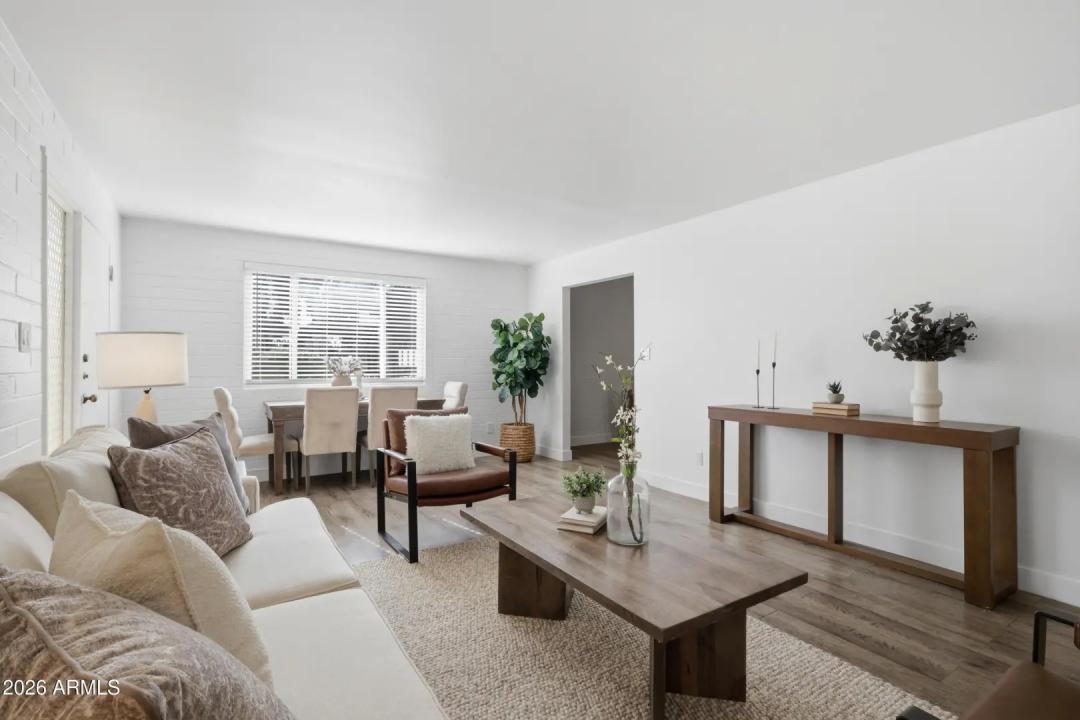 Real Estate Picture 5