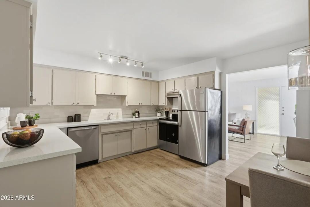 Real Estate Picture 8