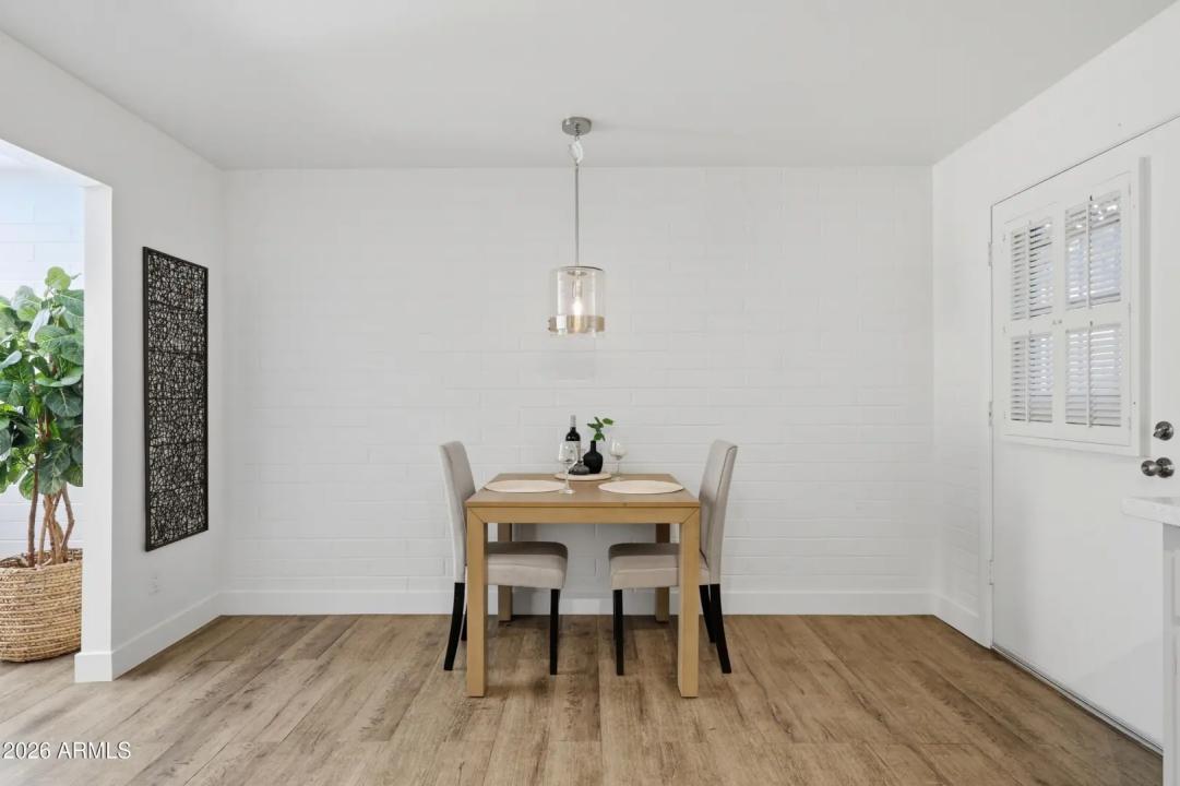 Real Estate Picture 7