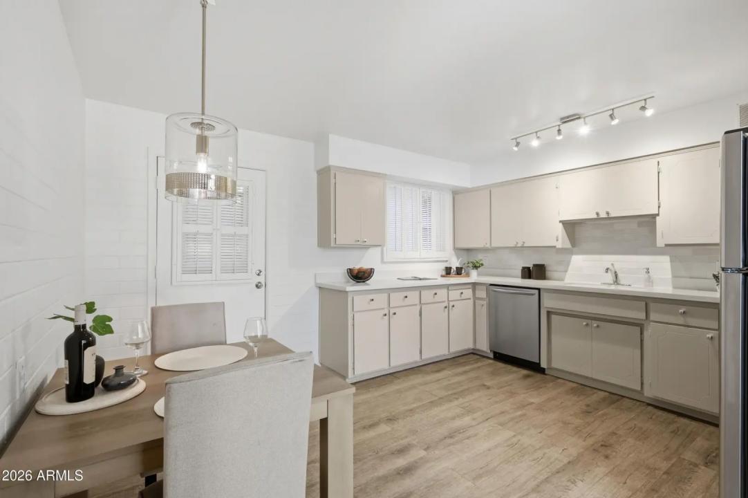 Real Estate Picture 9